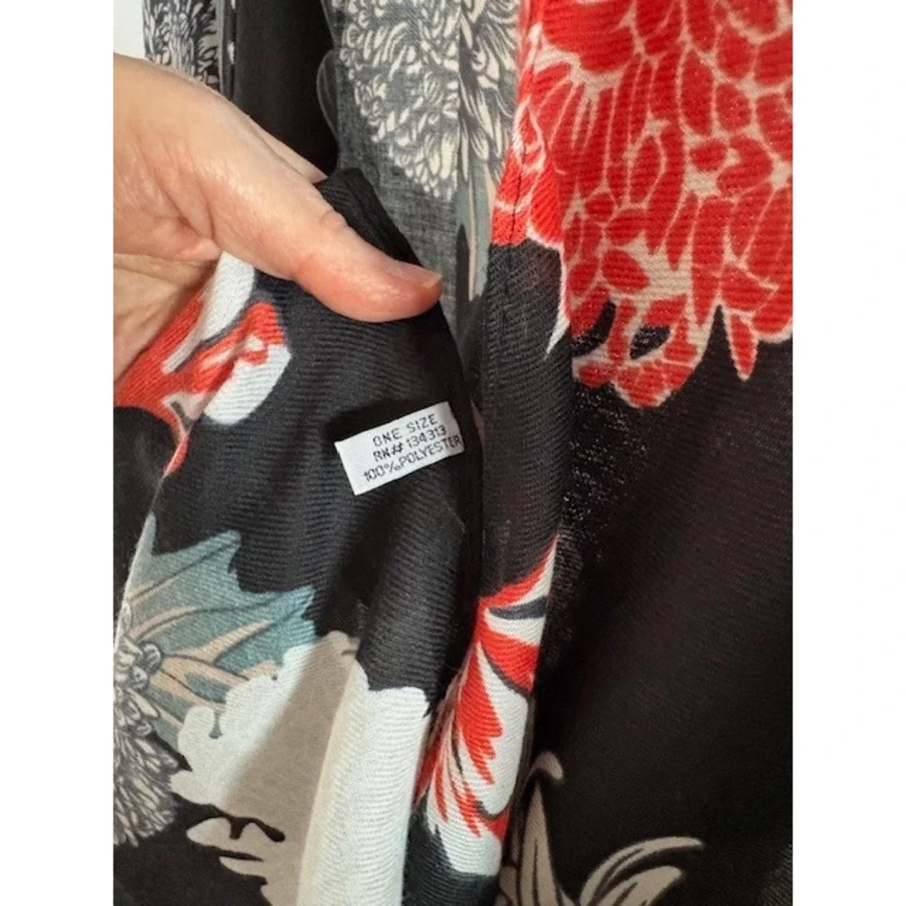 Lush Floral Chrysanthemum Kimono Duster Black Red White‎ One Size